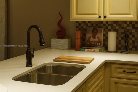 Снять в аренду кондоминиум в Майами, Флорида 2 спальни, 81.01м2, № 1951044 - фото 3