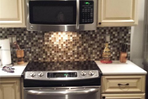 Снять в аренду кондоминиум в Майами, Флорида 2 спальни, 81.01м2, № 1951044 - фото 5