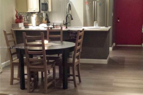 Снять в аренду кондоминиум в Майами, Флорида 2 спальни, 81.01м2, № 1951044 - фото 7