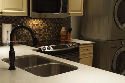 Снять в аренду кондоминиум в Майами, Флорида 2 спальни, 81.01м2, № 1951044 - фото 4