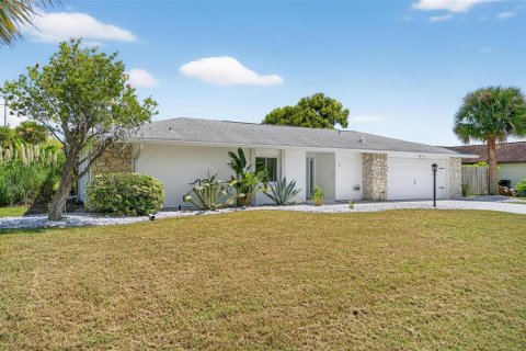 House in Palm Coast, Florida 4 bedrooms, 169.08 sq.m. № 1903218 - photo 7