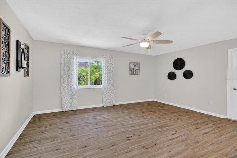 House in Palm Coast, Florida 4 bedrooms, 169.08 sq.m. № 1903218 - photo 23