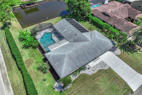 House in Palm Coast, Florida 4 bedrooms, 169.08 sq.m. № 1903218 - photo 1