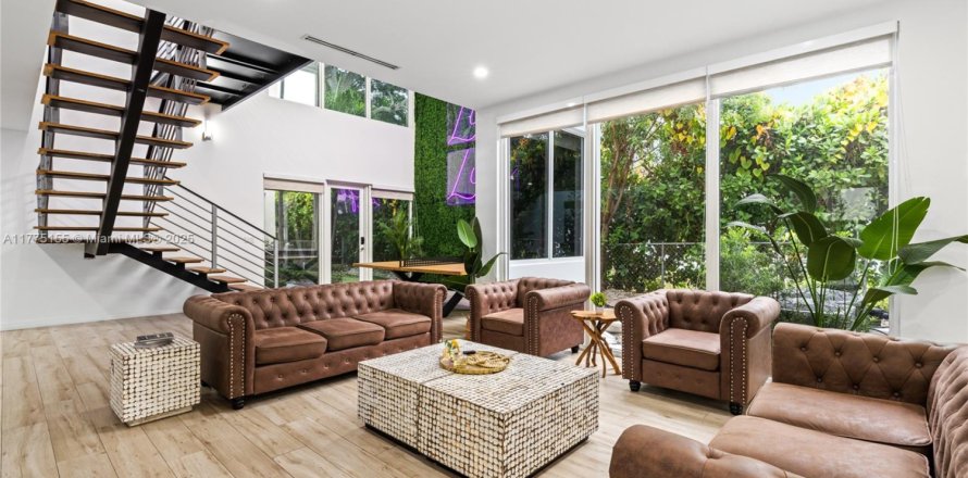 Villa ou maison à Miami, Floride 5 chambres, 336.68 m2 № 1981023