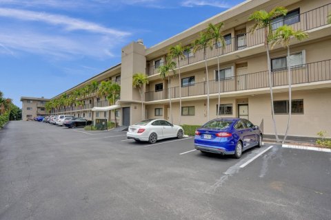Condo in Palm Beach, Florida, 2 bedrooms  № 1139220 - photo 1