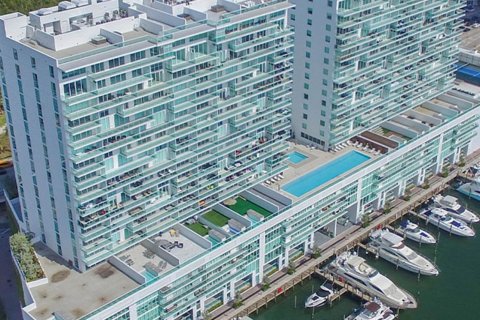 Apartment in 400 SUNNY ISLES in Sunny Isles Beach, Florida 3 bedrooms, 157 sq.m. № 78135 - photo 1