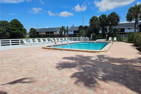 Condo in Largo, Florida, 1 bedroom  № 2112673 - photo 22
