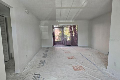 Condo in Largo, Florida, 1 bedroom  № 2112673 - photo 4