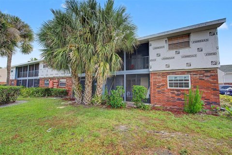 Condo in Largo, Florida, 1 bedroom  № 2112673 - photo 17