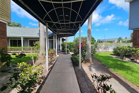 Condo in Largo, Florida, 1 bedroom  № 2112673 - photo 18