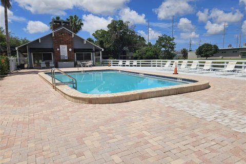 Condo in Largo, Florida, 1 bedroom  № 2112673 - photo 23
