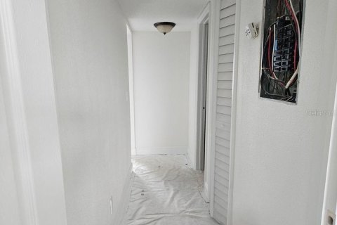 Condo in Largo, Florida, 1 bedroom  № 2112673 - photo 11