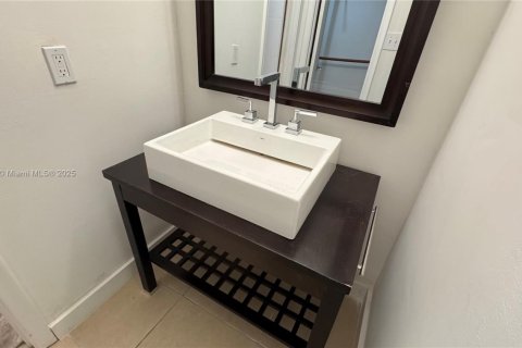 House in Miami, Florida 3 bedrooms, 108.7 sq.m. № 1921027 - photo 13