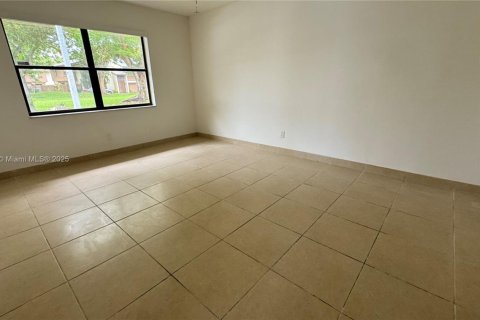 House in Miami, Florida 3 bedrooms, 108.7 sq.m. № 1921027 - photo 11