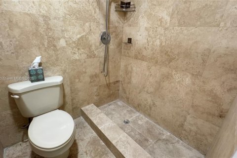 House in Miami, Florida 3 bedrooms, 108.7 sq.m. № 1921027 - photo 12