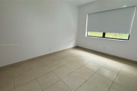 House in Miami, Florida 3 bedrooms, 108.7 sq.m. № 1921027 - photo 9