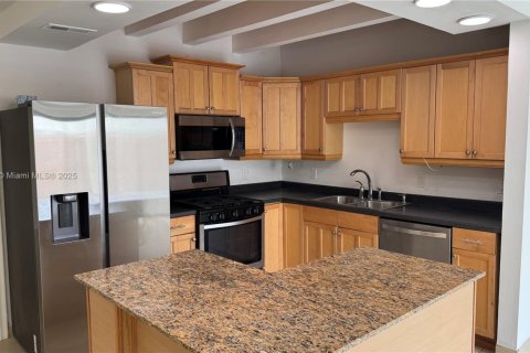 House in Miami, Florida 3 bedrooms, 108.7 sq.m. № 1921027 - photo 4