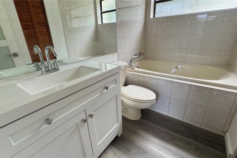 House in Miami, Florida 3 bedrooms, 108.7 sq.m. № 1921027 - photo 8
