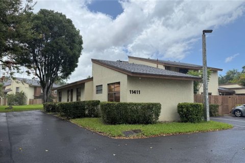 House in Miami, Florida 3 bedrooms, 108.7 sq.m. № 1921027 - photo 2