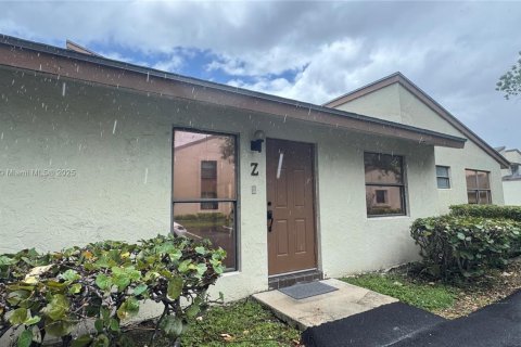 House in Miami, Florida 3 bedrooms, 108.7 sq.m. № 1921027 - photo 1