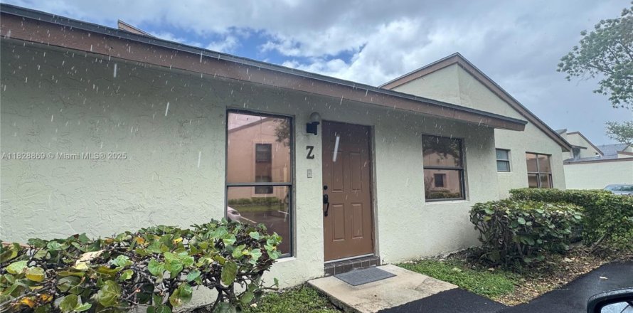 House in Miami, Florida 3 bedrooms, 108.7 sq.m. № 1921027