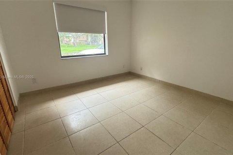 House in Miami, Florida 3 bedrooms, 108.7 sq.m. № 1921027 - photo 7