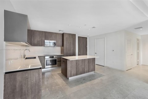 Condo in Miami, Florida, 2 bedrooms  № 1863851 - photo 13