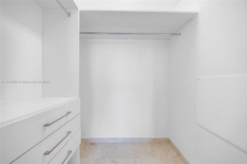 Condo in Miami, Florida, 2 bedrooms  № 1863851 - photo 21