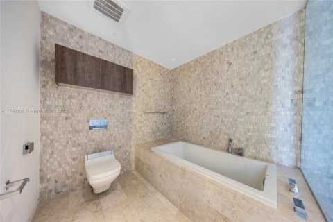 Condo in Miami, Florida, 2 bedrooms  № 1863851 - photo 29