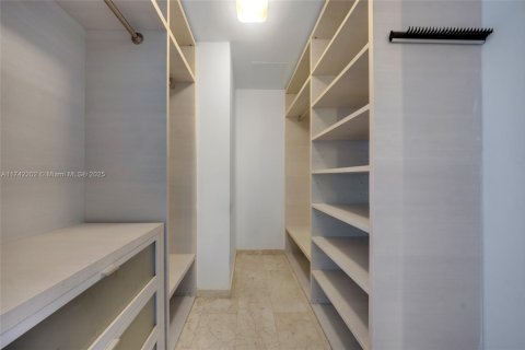 Condo in Miami, Florida, 2 bedrooms  № 1863851 - photo 27