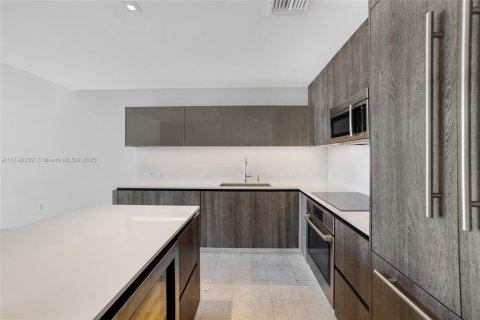 Condo in Miami, Florida, 2 bedrooms  № 1863851 - photo 18