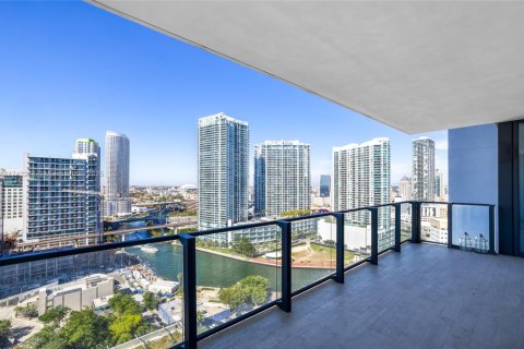 Condo in Miami, Florida, 2 bedrooms  № 1863851 - photo 1