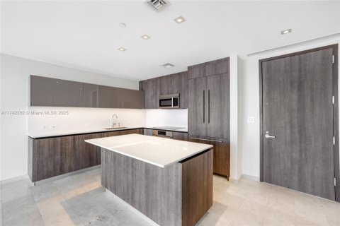 Condo in Miami, Florida, 2 bedrooms  № 1863851 - photo 9