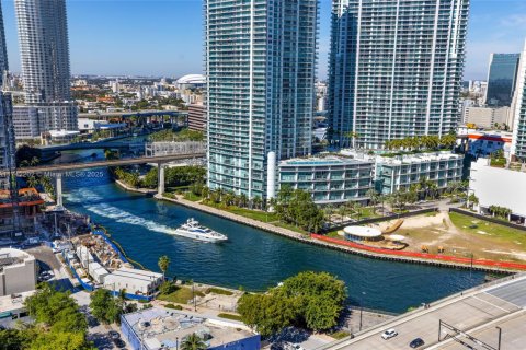 Condo in Miami, Florida, 2 bedrooms  № 1863851 - photo 6