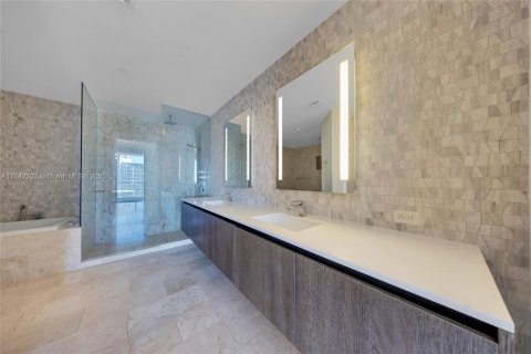 Condo in Miami, Florida, 2 bedrooms  № 1863851 - photo 28