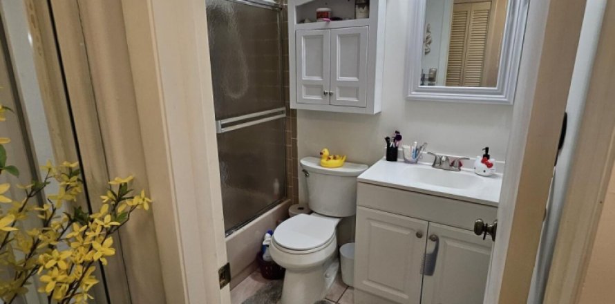 House in Royal Palm Beach, Florida 2 bedrooms, 141.49 sq.m. № 1091679
