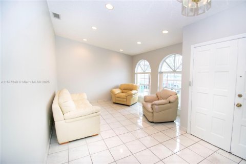 Villa ou maison à vendre à Miami, Floride: 4 chambres, 171.78 m2 № 1846323 - photo 12