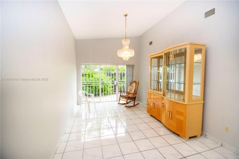 Villa ou maison à vendre à Miami, Floride: 4 chambres, 171.78 m2 № 1846323 - photo 17