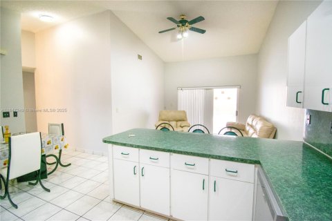 Villa ou maison à vendre à Miami, Floride: 4 chambres, 171.78 m2 № 1846323 - photo 24