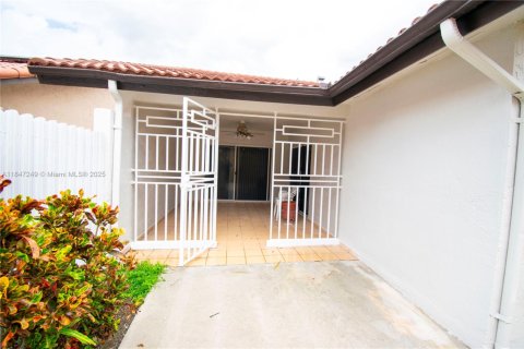 Villa ou maison à vendre à Miami, Floride: 4 chambres, 171.78 m2 № 1846323 - photo 7