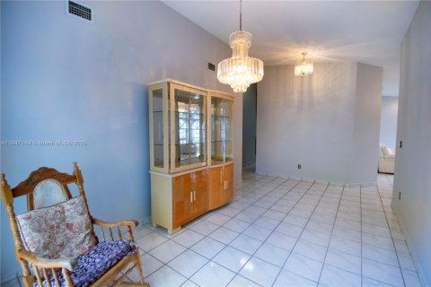 Villa ou maison à vendre à Miami, Floride: 4 chambres, 171.78 m2 № 1846323 - photo 16