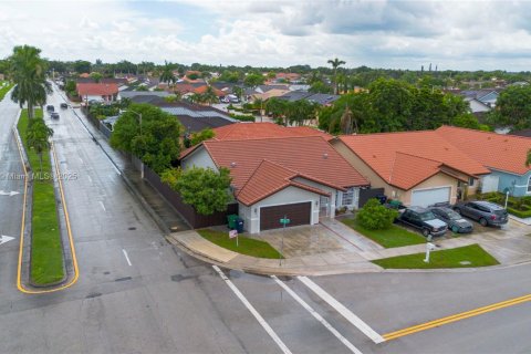 Villa ou maison à vendre à Miami, Floride: 4 chambres, 171.78 m2 № 1846323 - photo 4