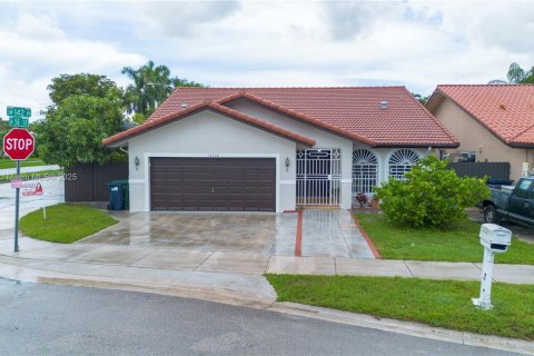 Villa ou maison à vendre à Miami, Floride: 4 chambres, 171.78 m2 № 1846323 - photo 2