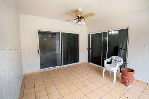 Villa ou maison à vendre à Miami, Floride: 4 chambres, 171.78 m2 № 1846323 - photo 10