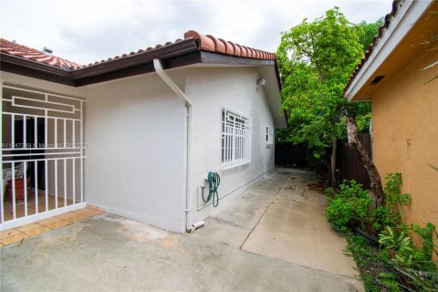 Villa ou maison à vendre à Miami, Floride: 4 chambres, 171.78 m2 № 1846323 - photo 8