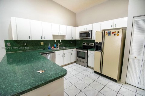 Villa ou maison à vendre à Miami, Floride: 4 chambres, 171.78 m2 № 1846323 - photo 18