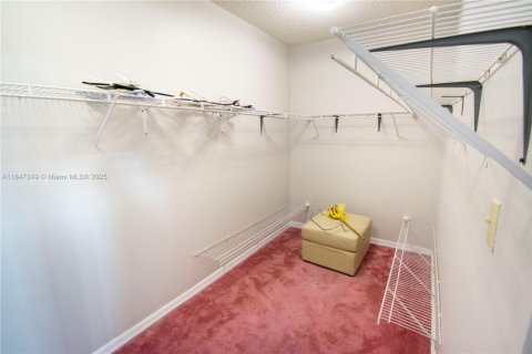 Villa ou maison à vendre à Miami, Floride: 4 chambres, 171.78 m2 № 1846323 - photo 28