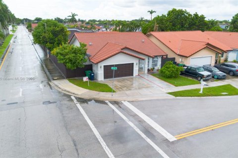 Villa ou maison à vendre à Miami, Floride: 4 chambres, 171.78 m2 № 1846323 - photo 3