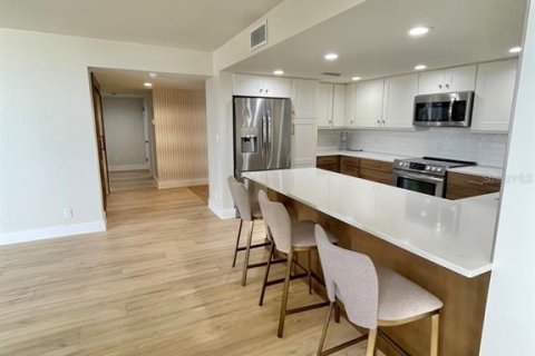Condo in Clearwater, Florida, 2 bedrooms  № 1911123 - photo 11