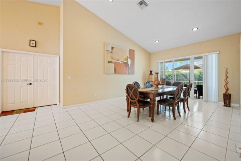 Villa ou maison à vendre à Pembroke Pines, Floride: 4 chambres, 232.91 m2 № 1987158 - photo 7